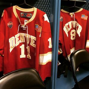 Image post by @du_hockey on Instagram