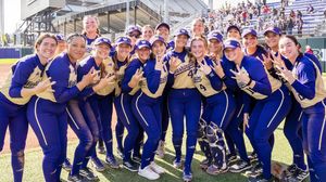 Image post by @uwsoftball on Instagram