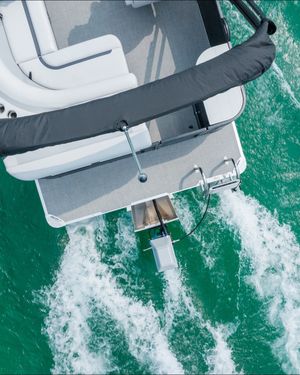 Image post by @crestpontoonboats on Instagram