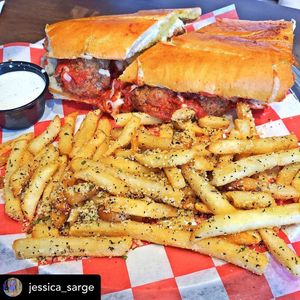 Image post by @parryspizza on Instagram