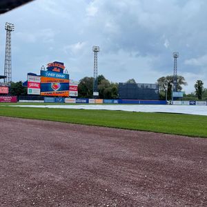 Image post by @syracusemets on Instagram