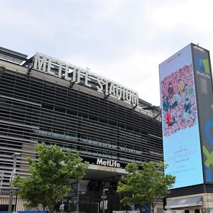Image post by @metlifestadium on Instagram