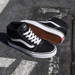 Image post by @dsw on Instagram