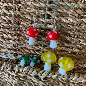 Image post by @beadcache on Instagram
