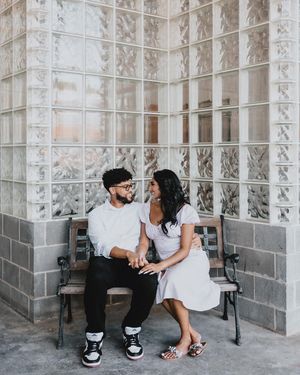 Image post by @thismodernlovephoto on Instagram