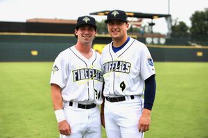 Image post by @ColaFireflies on Twitter