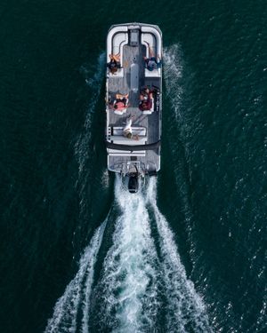 Image post by @crestpontoonboats on Instagram