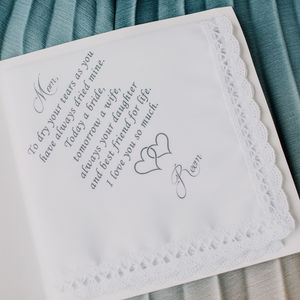Image post by @thismodernlovephoto on Instagram