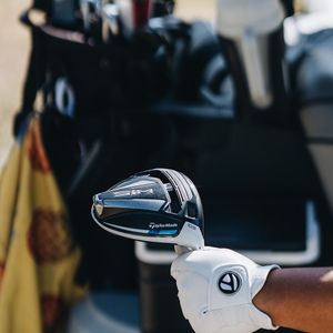 Image post by @taylormade_golf_japan on Instagram