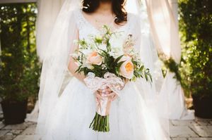 Image post by @thismodernlovephoto on Instagram
