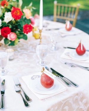 Image post by @theknot on Instagram