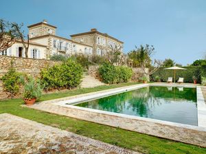 Image post by @christiesrealestate on Instagram