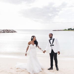 Image post by @theknot on Instagram