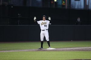 Image post by @UIBaseball on Twitter