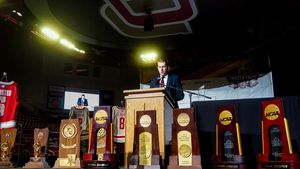 Image post by @du_hockey on Instagram