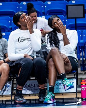 Image post by @dallaswings on Instagram