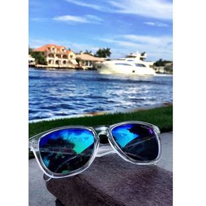 Image post by @faroutsunglasses on Instagram