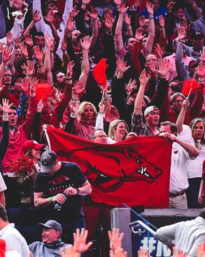 Image post by @RazorbackMBB on Twitter