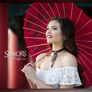 Image post by @seniorsbyphotojeania on Instagram