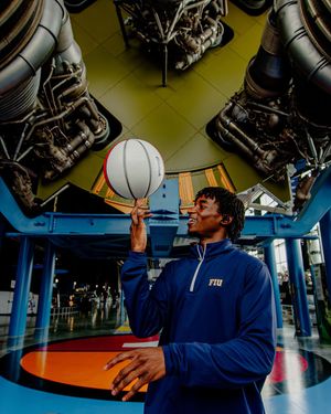 Image post by @fiuhoops on Instagram