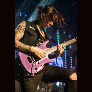 Image post by @fallinginreverse on Instagram