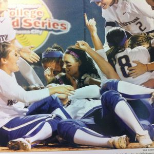 Image post by @uwsoftball on Instagram