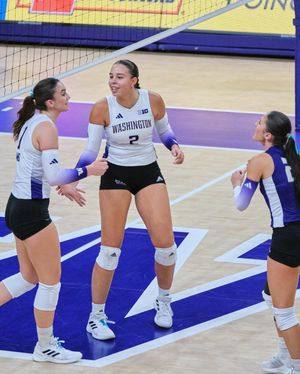 Image post by @uwvolleyball on Instagram