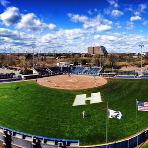 Image post by @hofstrasoftball on Instagram