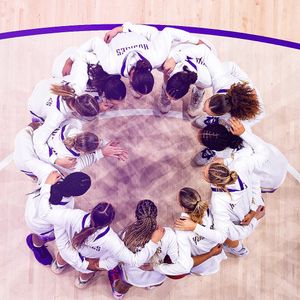 Image post by @uw_wbb on Instagram
