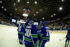 Image post by @UticaComets on Twitter