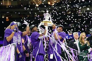 Image post by @uw_football on Instagram