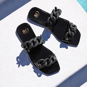 Image post by @dsw on Instagram