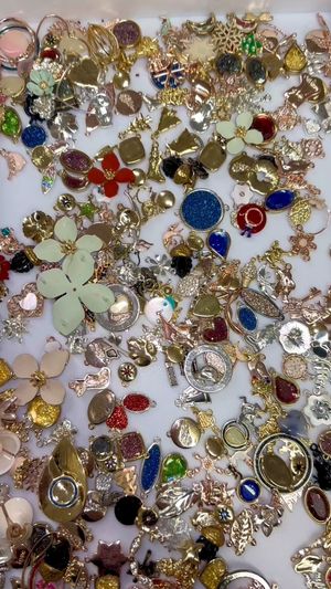 Video post by @beadcache on Instagram