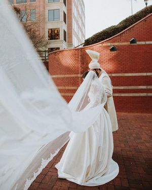 Image post by @thismodernlovephoto on Instagram