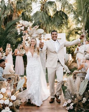 Image post by @theknot on Instagram