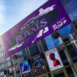 Image post by @readingroyals on Instagram