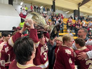 Image post by @du_hockey on Instagram