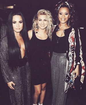 Image post by @torikelly on Twitter