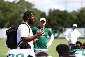 Image post by @usffootball on Twitter