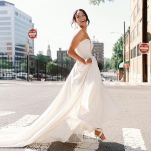 Image post by @theknot on Instagram