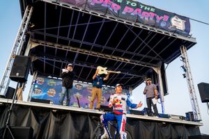 Image post by @nascaratcota on Instagram