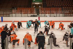 Image post by @bgfalconhockey on Instagram