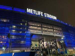 Image post by @metlifestadium on Instagram
