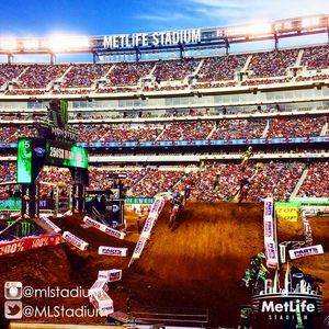Image post by @metlifestadium on Instagram