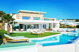 Image post by @christiesrealestate on Instagram