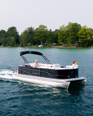Image post by @crestpontoonboats on Instagram