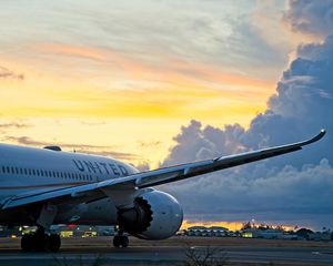 Image post by @united on Instagram