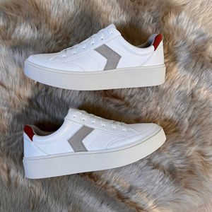 Image post by @dsw on Instagram