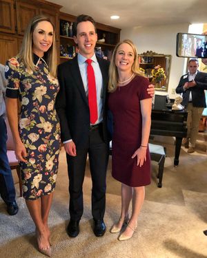 Image post by @laraleatrump on Instagram
