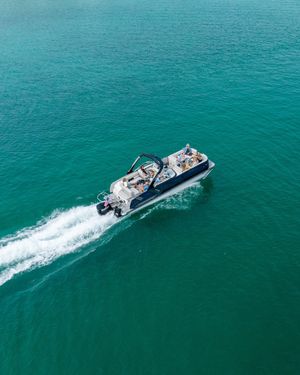 Image post by @crestpontoonboats on Instagram